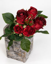 Lade das Bild in den Galerie-Viewer, Rosenbund Rosenstrauß 28 cm, rot. 5 Rosenblüten