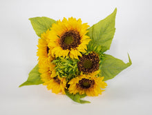 Lade das Bild in den Galerie-Viewer, Sonnenblumenstrauß / Sonnenblumenbouquet 36x38 cm