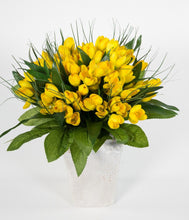 Lade das Bild in den Galerie-Viewer, Krokusstrauß 32x30cm gelb Frühlingsstrauß