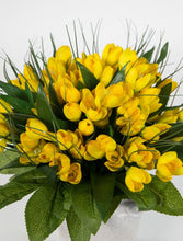 Lade das Bild in den Galerie-Viewer, Krokusstrauß 32x30cm gelb Frühlingsstrauß